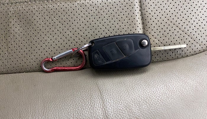 2015 Fiat Linea EMOTION 1.4 L T JET, Petrol, Manual, 52,130 km, Key Close Up