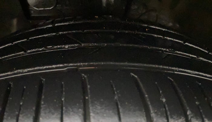 2021 Hyundai VENUE SX 1.5 (O) EXECUTIVE CRDI, Diesel, Manual, 15,975 km, Left Front Tyre Tread