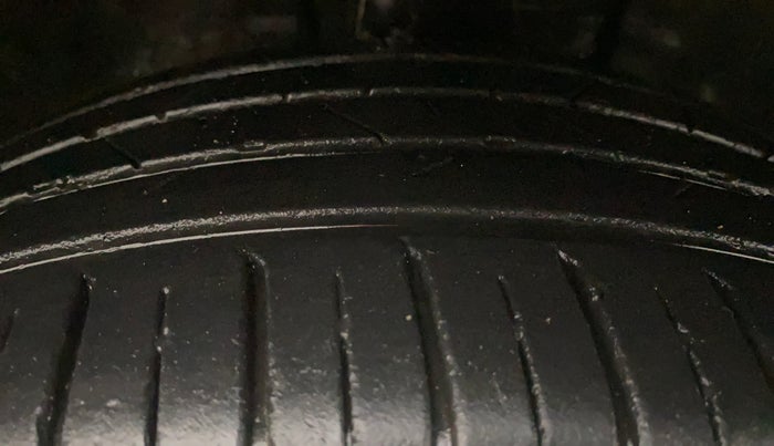 2021 Hyundai VENUE SX 1.5 (O) EXECUTIVE CRDI, Diesel, Manual, 15,975 km, Right Front Tyre Tread