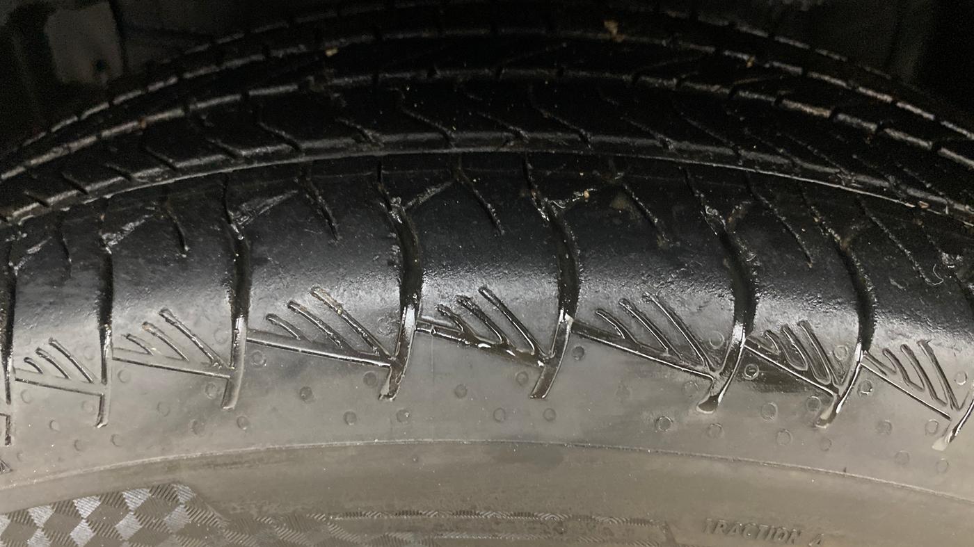 2022 Maruti Grand Vitara ALPHA PLUS HYBRID ECVT, Hybrid, Automatic, 57,560 km, Left Front Tyre Tread