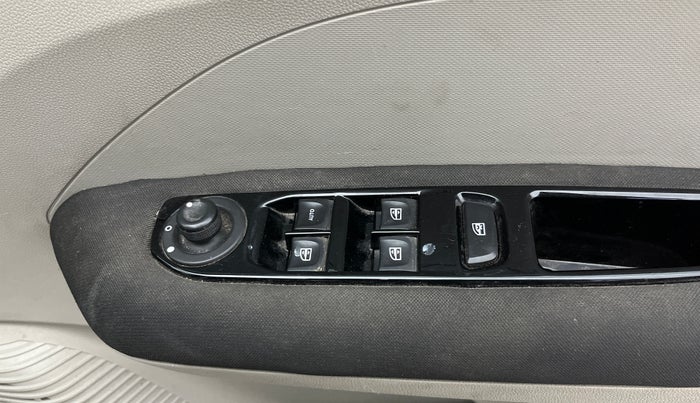 2020 Renault TRIBER RXZ, Petrol, Manual, 32,344 km, Driver Side Door Panels Control