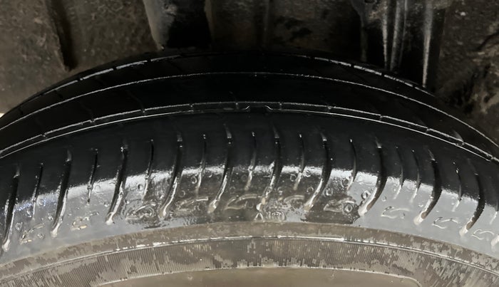 2020 Renault TRIBER RXZ, Petrol, Manual, 32,344 km, Right Rear Tyre Tread