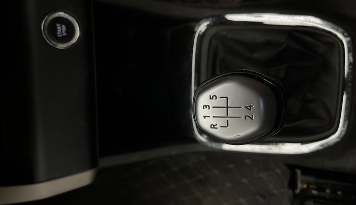 2020 Renault TRIBER RXZ, Petrol, Manual, 32,344 km, Gear Lever