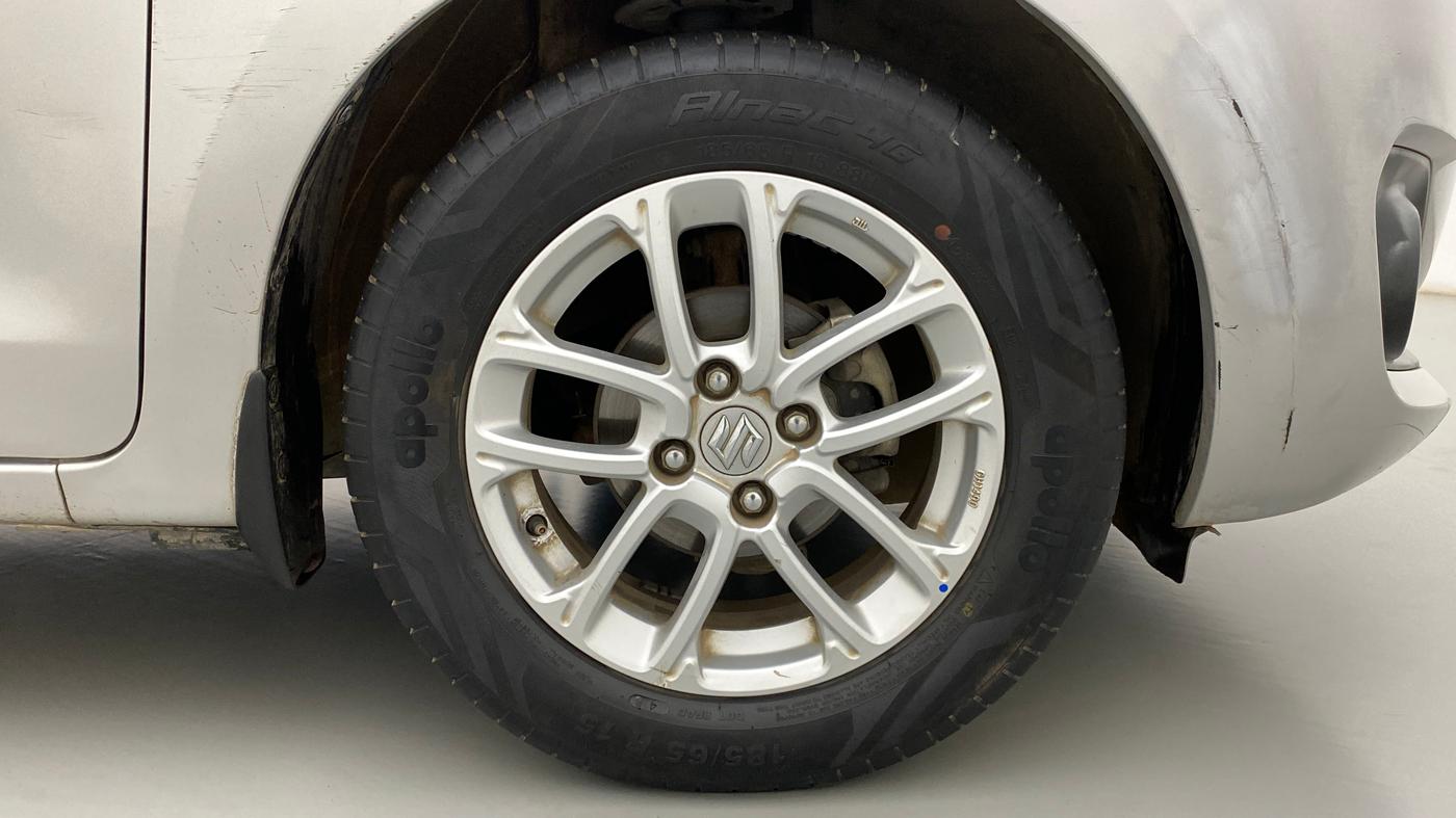 2018 Maruti Swift ZXI, Petrol, Manual, 29,767 km, Right Front Wheel