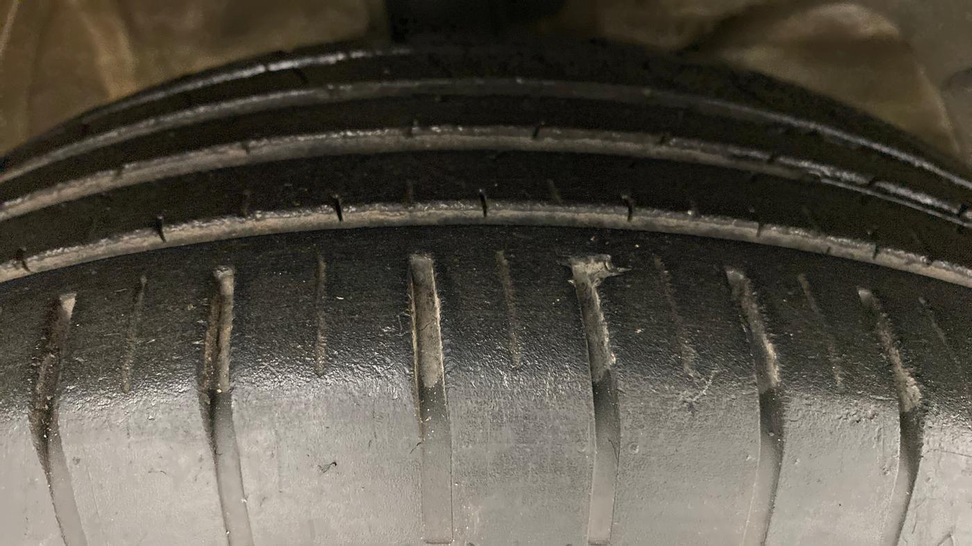 2018 Maruti Swift ZXI, Petrol, Manual, 29,767 km, Right Front Tyre Tread