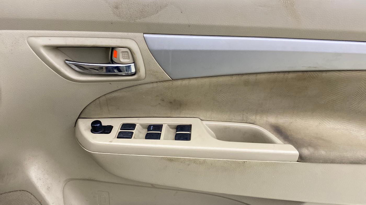2018 Maruti Ertiga VXI CNG, CNG, Manual, 1,31,509 km, Driver Side Door Panels Control