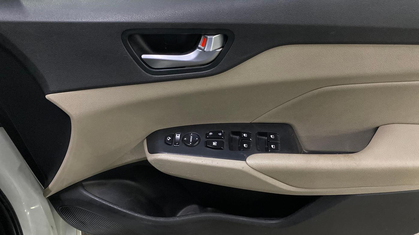 2019 Hyundai Verna 1.6 VTVT SX O, Petrol, Manual, 89,129 km, Driver Side Door Panels Control