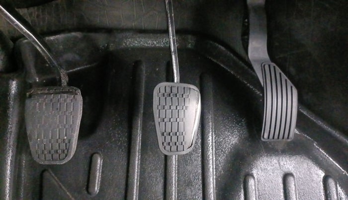 2022 Tata PUNCH PURE MT, Petrol, Manual, 25,231 km, Pedals