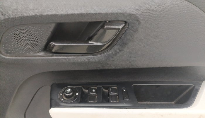 2022 Tata PUNCH PURE MT, Petrol, Manual, 25,231 km, Driver Side Door Panels Control