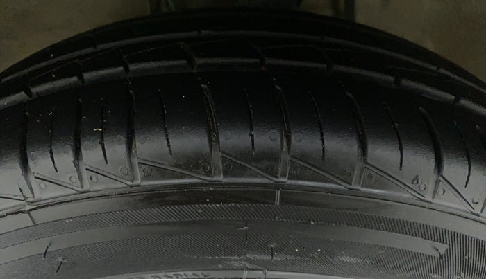 2020 Maruti Alto VXI, Petrol, Manual, 28,696 km, Left Front Tyre Tread