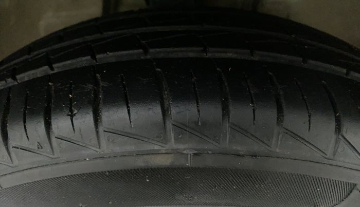 2020 Maruti Alto VXI, Petrol, Manual, 28,696 km, Right Front Tyre Tread