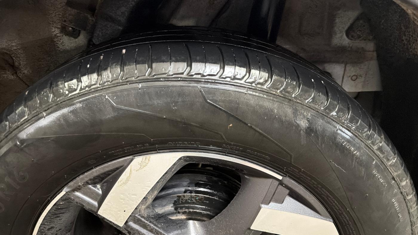 2022 Hyundai VENUE SX 1.5 (O) EXECUTIVE CRDI, Diesel, Manual, 1,15,508 km, Left Rear Tyre Tread