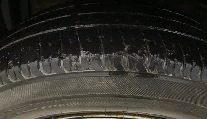2016 Maruti Swift Dzire LXI (O), Petrol, Manual, 73,110 km, Left Front Tyre Tread