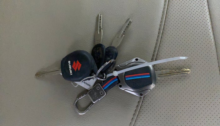 2016 Maruti Swift Dzire LXI (O), Petrol, Manual, 73,110 km, Key Close Up