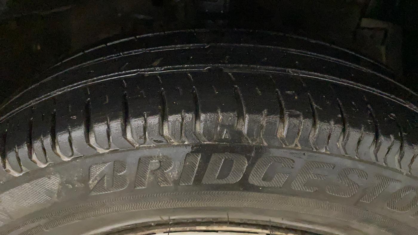 2016 Maruti Swift Dzire LXI (O), Petrol, Manual, 73,110 km, Right Front Tyre Tread
