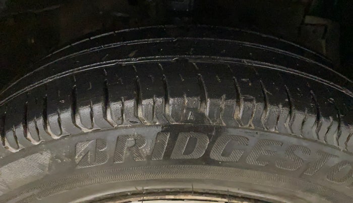 2016 Maruti Swift Dzire LXI (O), Petrol, Manual, 73,110 km, Right Front Tyre Tread