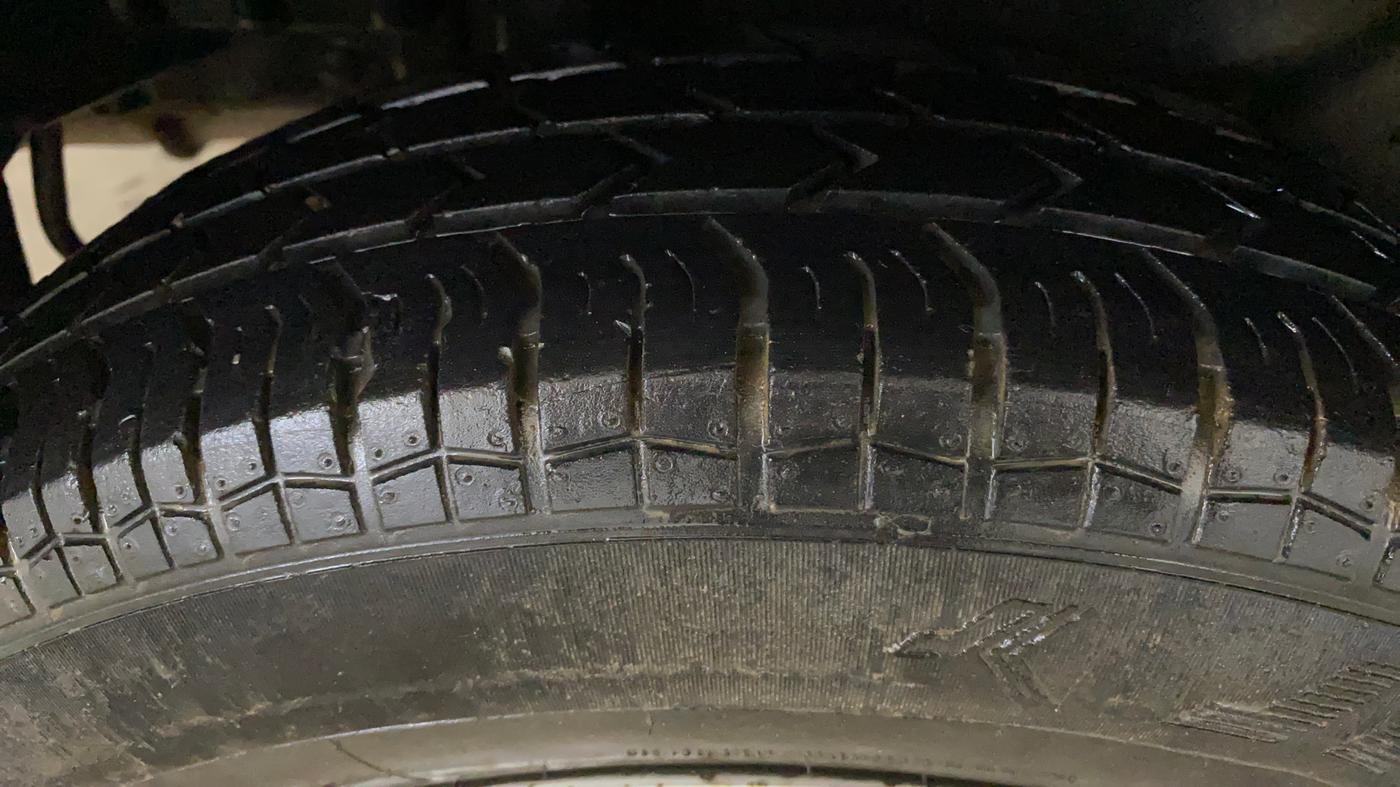2016 Maruti Swift Dzire LXI (O), Petrol, Manual, 73,110 km, Right Rear Tyre Tread