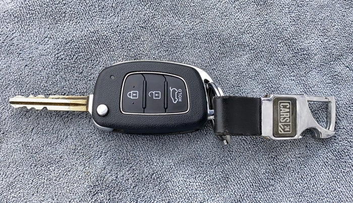 2018 Hyundai Elite i20 ASTA 1.2, CNG, Manual, 31,003 km, Key Close Up