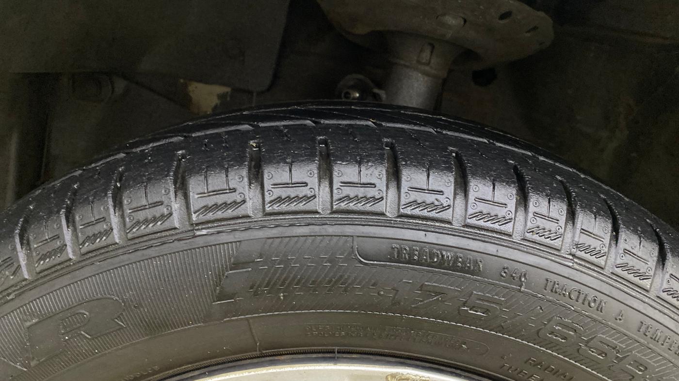2013 Honda Amaze 1.2L I-VTEC S, Petrol, Manual, 89,395 km, Left Front Tyre Tread
