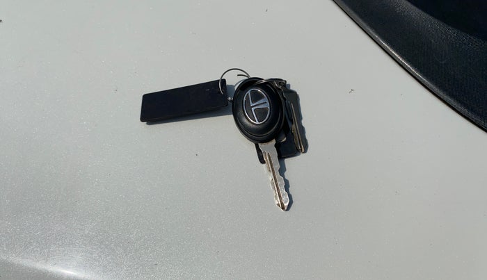 2018 Tata TIGOR XE PETROL, Petrol, Manual, 5,854 km, Key Close Up
