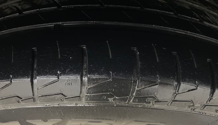 2017 Maruti Vitara Brezza ZDI PLUS DUAL TONE, Diesel, Manual, 93,550 km, Left Rear Tyre Tread