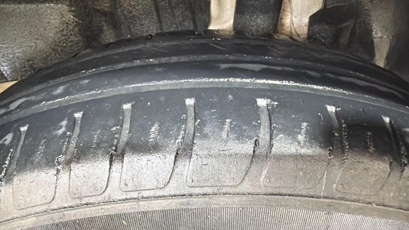2019 Maruti Swift LXI, CNG, Manual, 58,358 km, Left Rear Tyre Tread