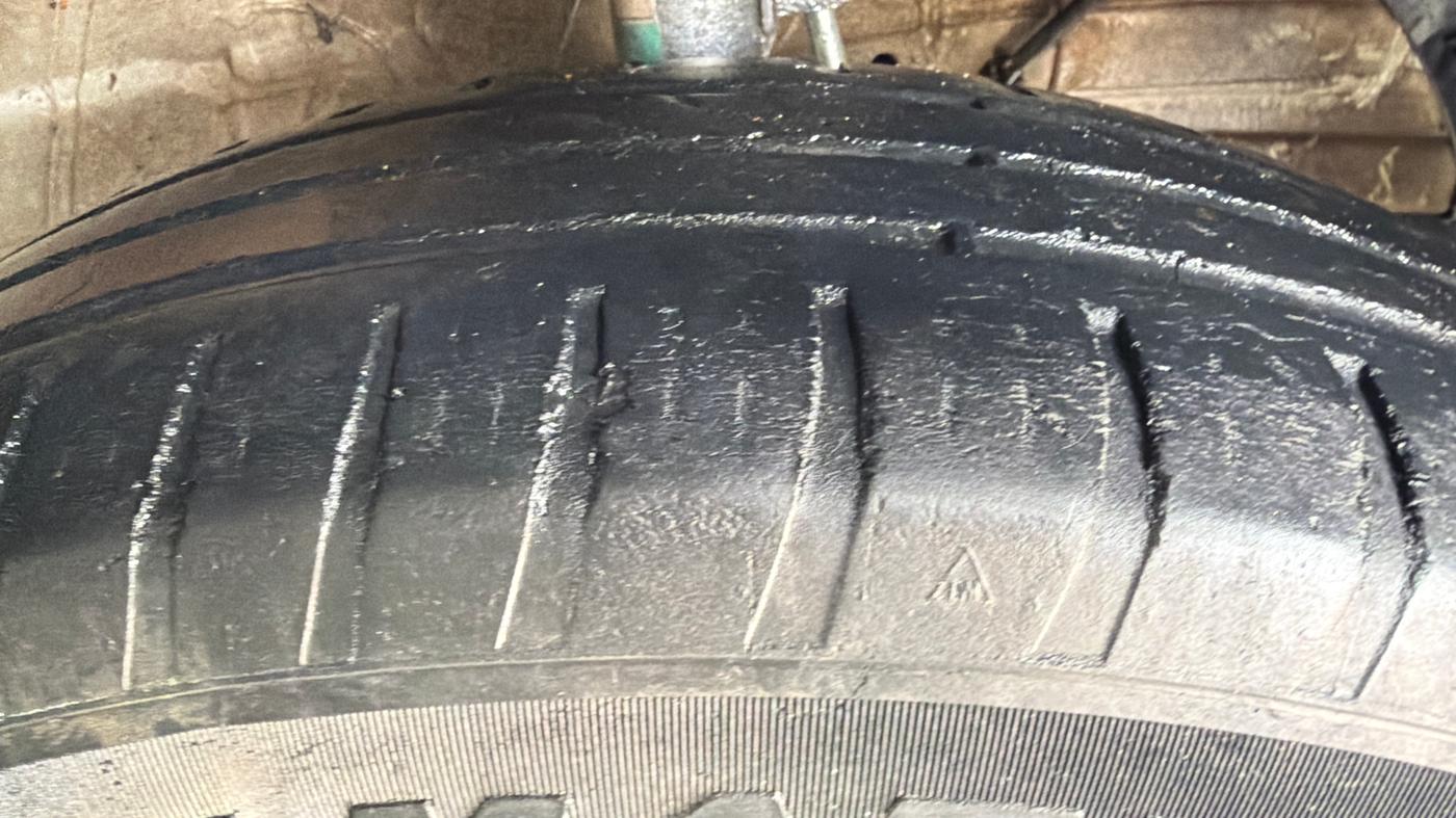 2019 Maruti Swift LXI, CNG, Manual, 58,358 km, Right Front Tyre Tread