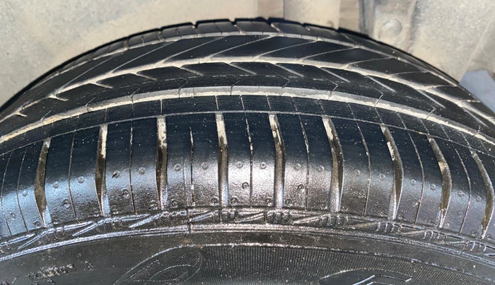 2014 Maruti Swift Dzire ZXI, Petrol, Manual, 42,162 km, Left Rear Tyre Tread