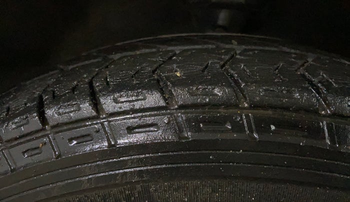 2017 Maruti Eeco 5 STR WITH A/C+HTR, CNG, Manual, 37,708 km, Left Front Tyre Tread