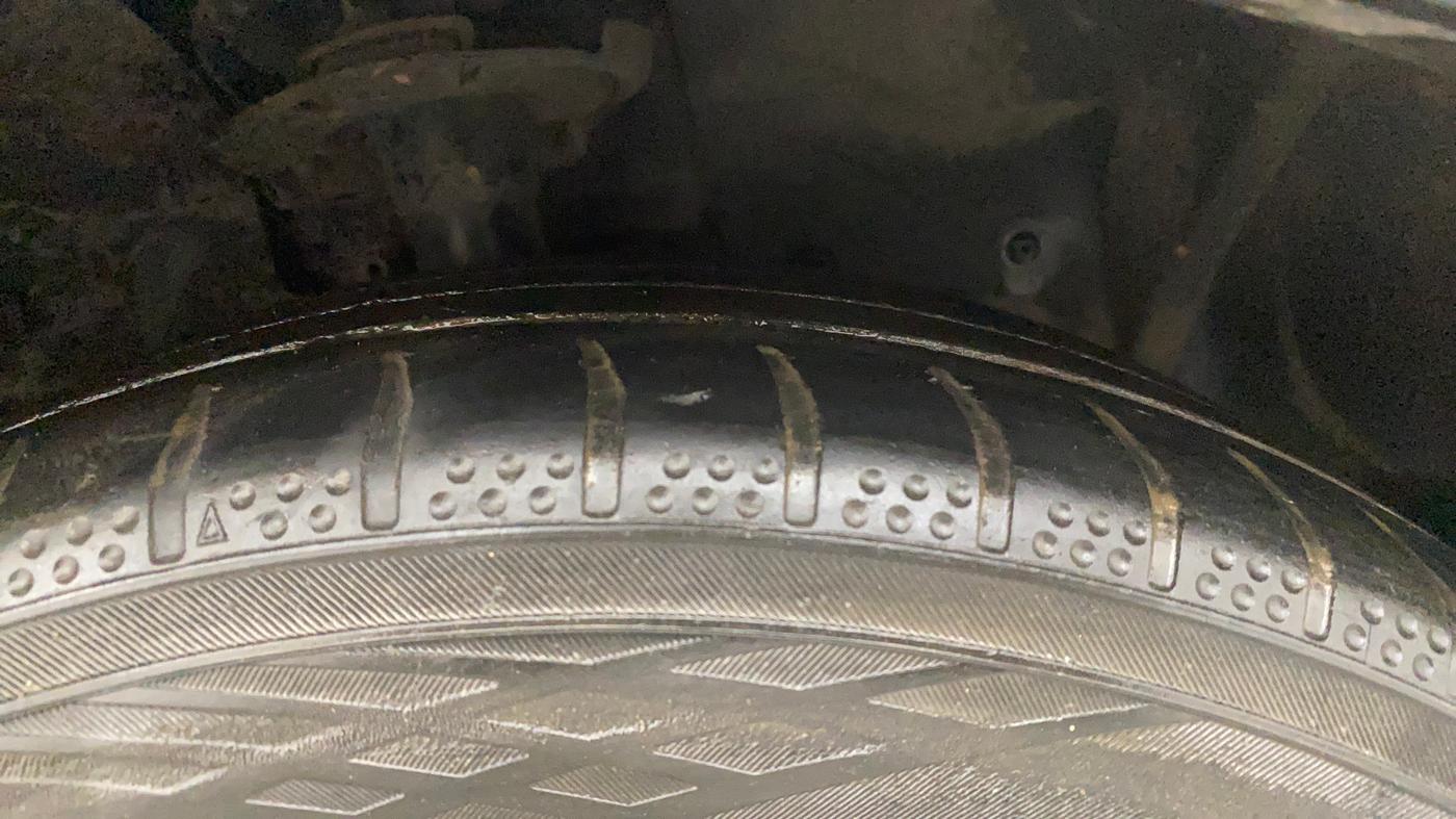 2020 Ford FREESTYLE TITANIUM PLUS 1.2 PETROL, Petrol, Manual, 1,17,947 km, Right Front Tyre Tread
