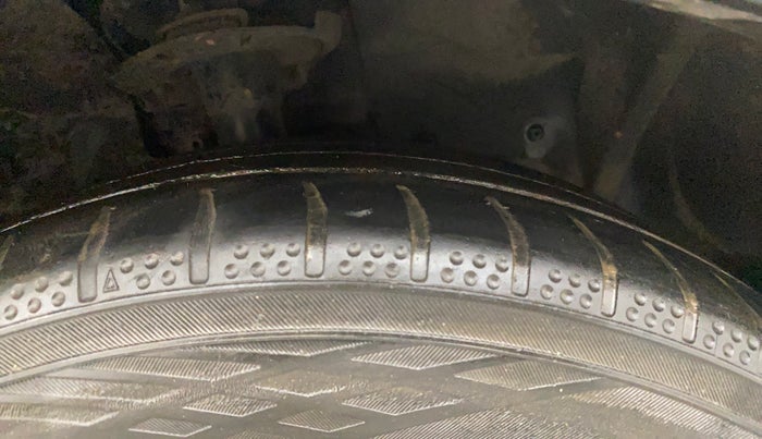 2020 Ford FREESTYLE TITANIUM PLUS 1.2 PETROL, Petrol, Manual, 1,17,947 km, Right Front Tyre Tread