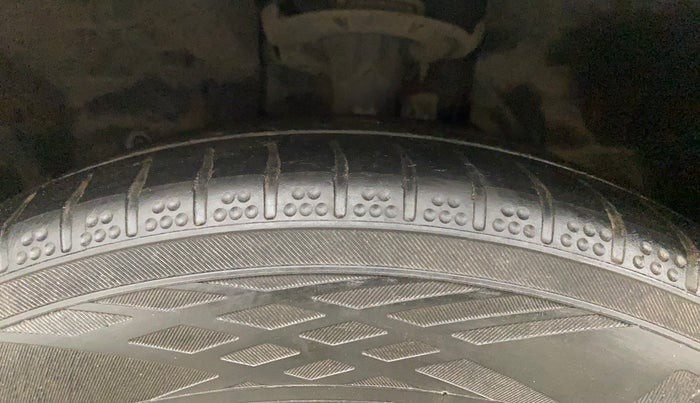 2020 Ford FREESTYLE TITANIUM PLUS 1.2 PETROL, Petrol, Manual, 1,17,947 km, Left Front Tyre Tread