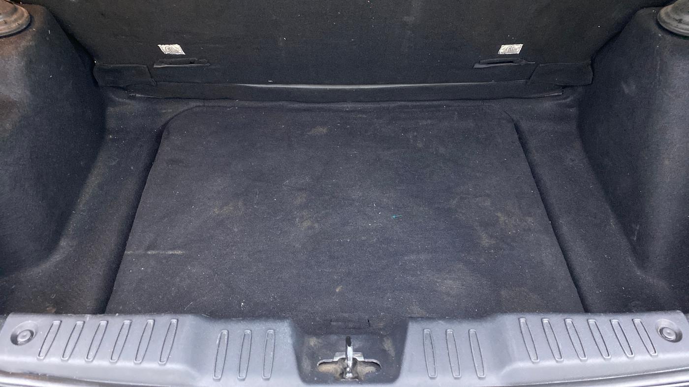2021 Tata ALTROZ XZ 1.5 RTQ, Diesel, Manual, 31,899 km, Boot Inside