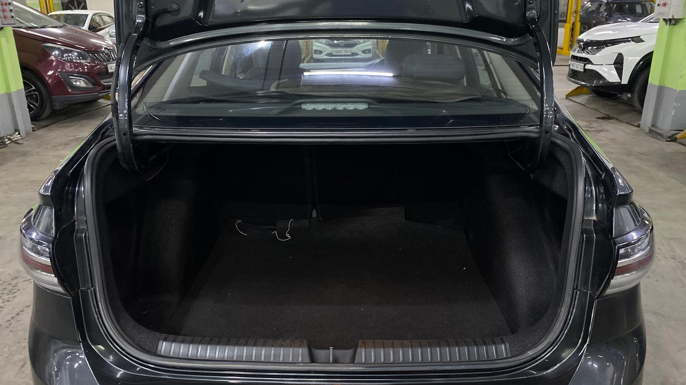 2024 Volkswagen VIRTUS TOPLINE TSI 1.0 AT, Petrol, Automatic, 53,700 km, Boot Inside