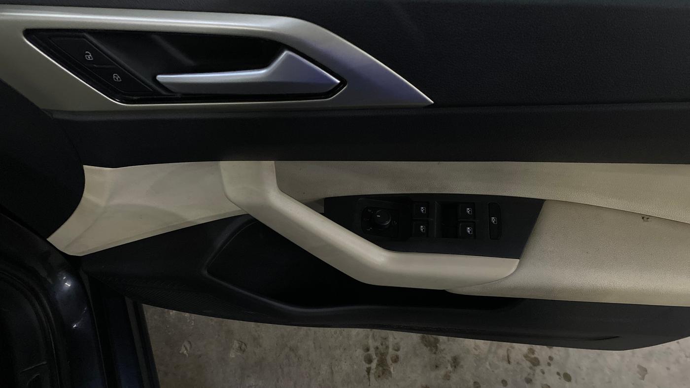 2024 Volkswagen VIRTUS TOPLINE TSI 1.0 AT, Petrol, Automatic, 53,700 km, Driver Side Door Panels Control