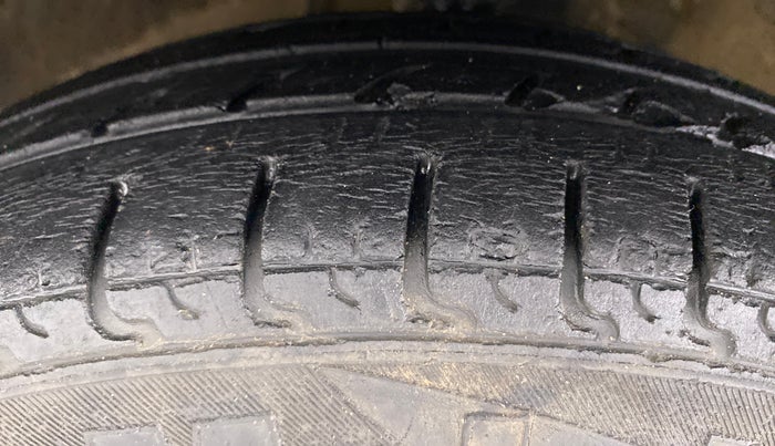 2013 Hyundai i10 MAGNA 1.2 KAPPA2, Petrol, Manual, 86,560 km, Left Front Tyre Tread