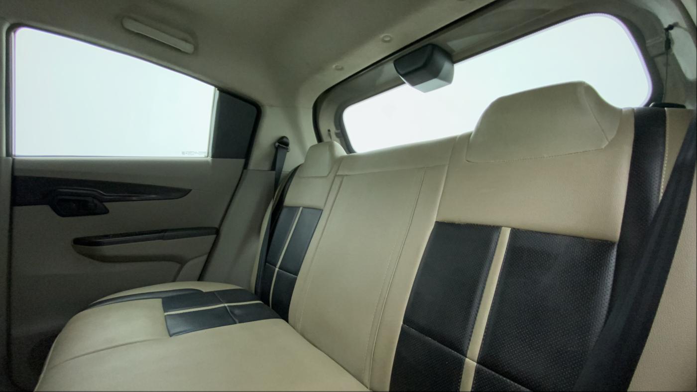 2017 Mahindra Kuv100 K4 6 STR, Petrol, Manual, 50,063 km, Right Side Rear Door Cabin