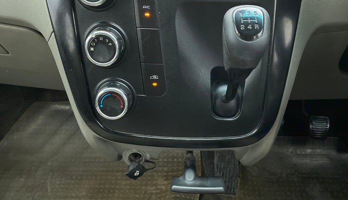 2017 Mahindra Kuv100 K4 6 STR, Petrol, Manual, 50,063 km, Gear Lever