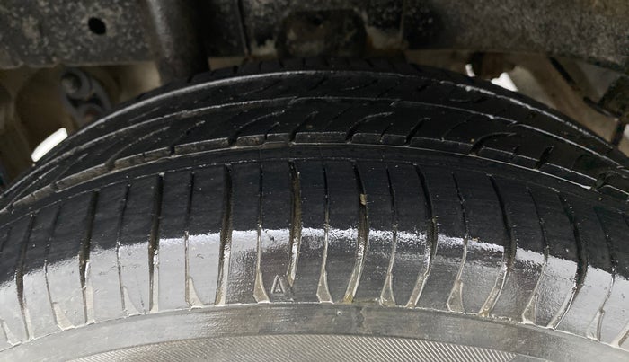 2017 Mahindra Kuv100 K4 6 STR, Petrol, Manual, 50,063 km, Right Rear Tyre Tread