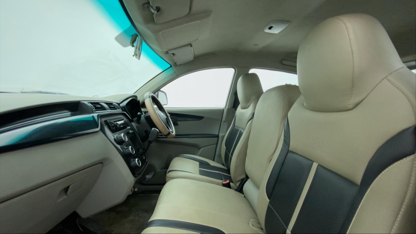 2017 Mahindra Kuv100 K4 6 STR, Petrol, Manual, 50,063 km, Right Side Front Door Cabin