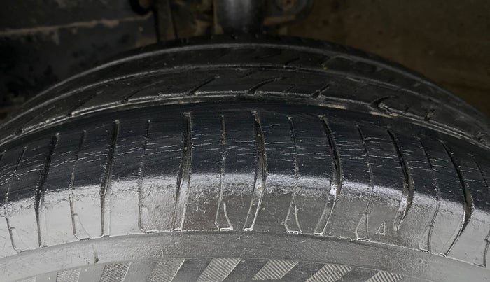 2017 Mahindra Kuv100 K4 6 STR, Petrol, Manual, 50,063 km, Left Front Tyre Tread