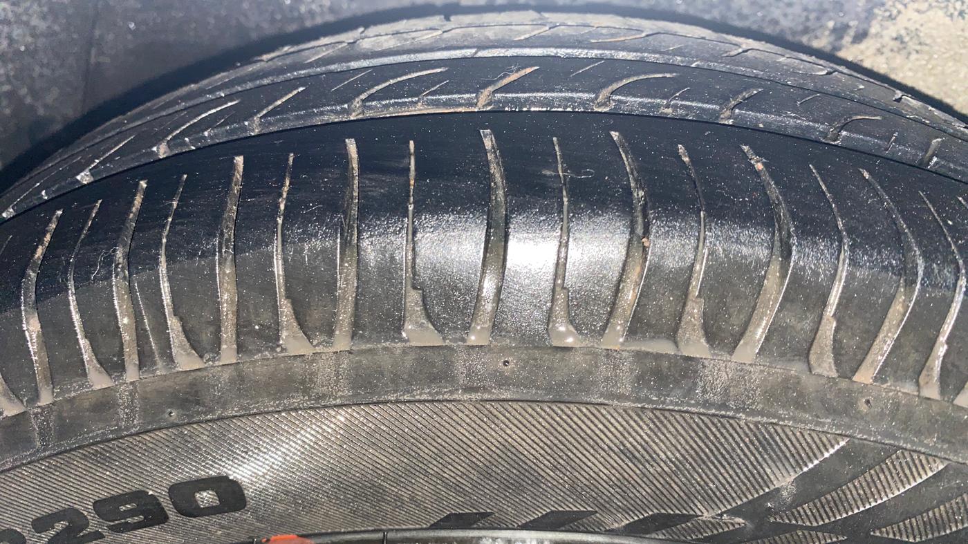 2015 Hyundai Xcent S 1.2, Petrol, Manual, 1,00,913 km, Right Rear Tyre Tread