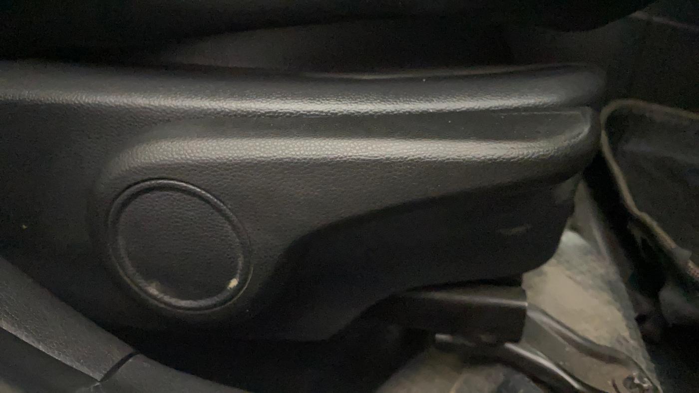 2015 Hyundai Xcent S 1.2, Petrol, Manual, 1,00,913 km, Driver Side Adjustment Panel