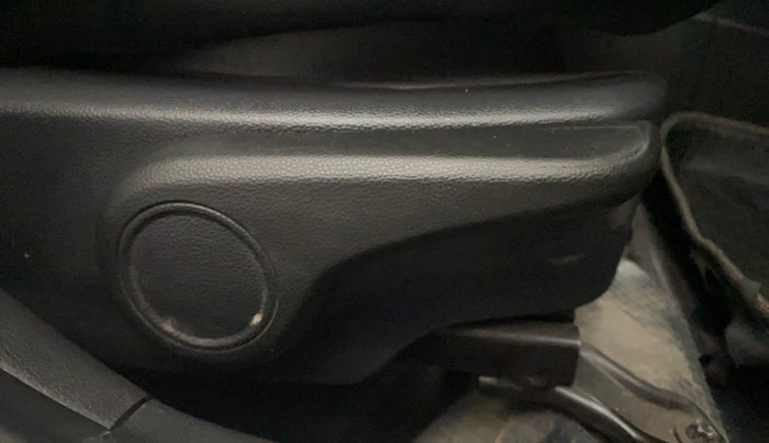 2015 Hyundai Xcent S 1.2, Petrol, Manual, 1,00,905 km, Driver Side Adjustment Panel