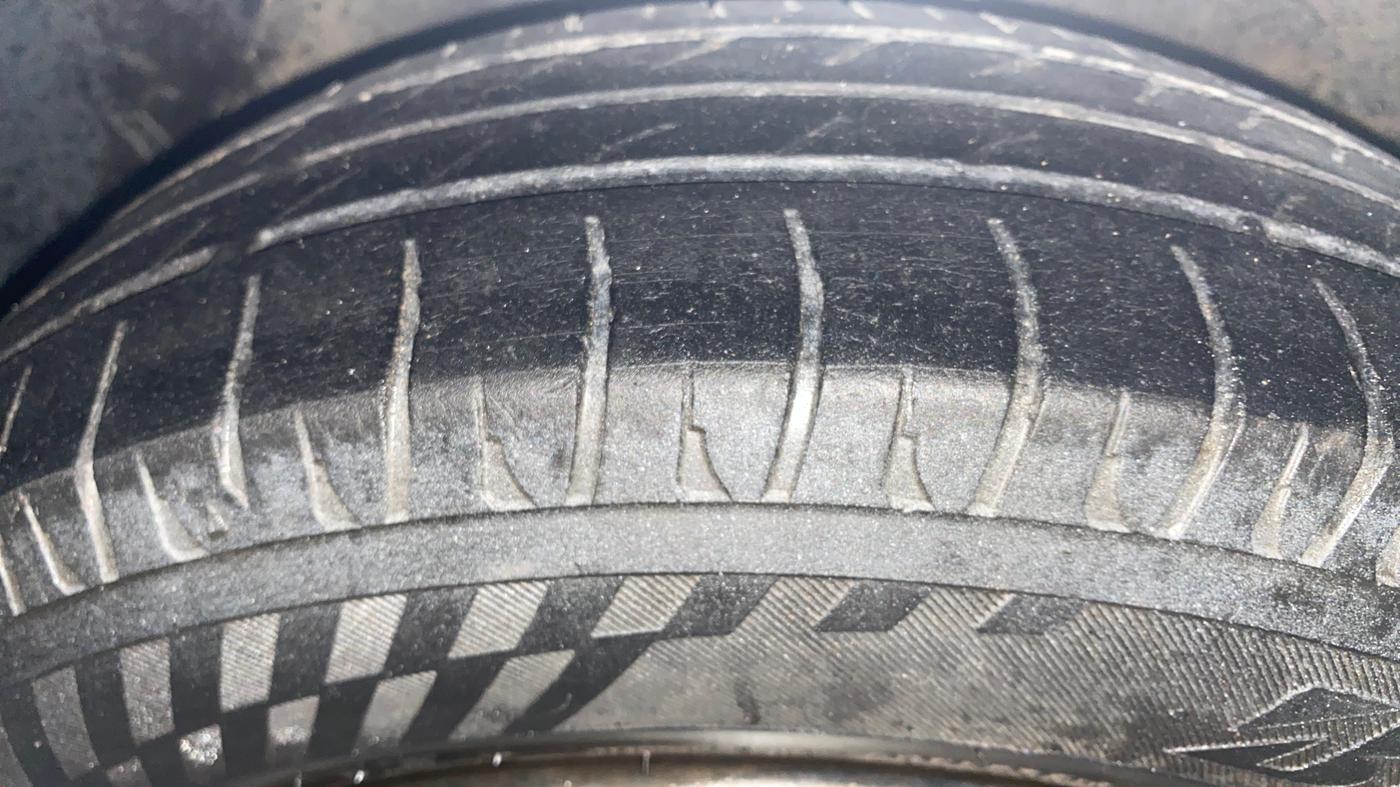 2015 Hyundai Xcent S 1.2, Petrol, Manual, 1,00,913 km, Left Front Tyre Tread