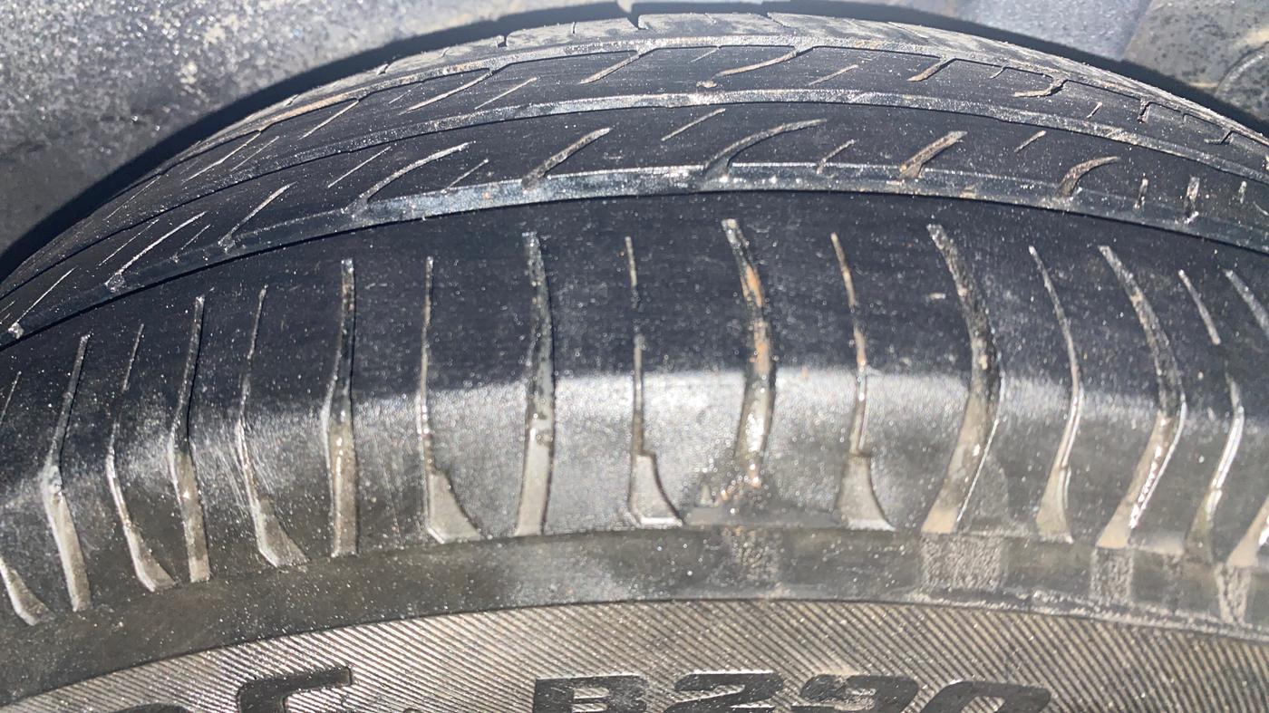 2015 Hyundai Xcent S 1.2, Petrol, Manual, 1,00,913 km, Left Rear Tyre Tread