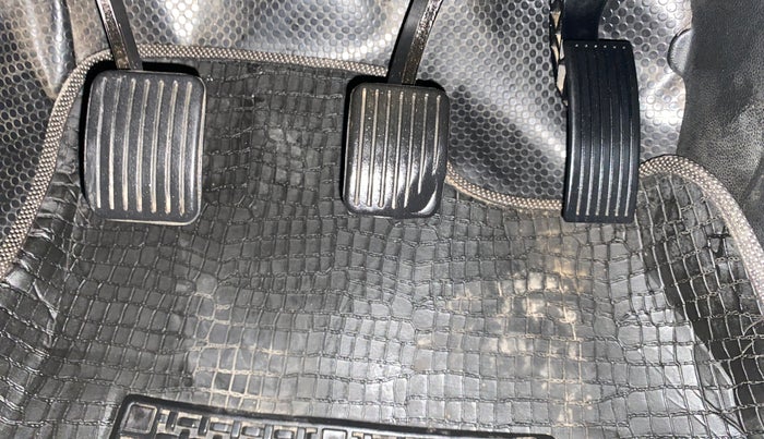 2015 Hyundai Xcent S 1.2, Petrol, Manual, 1,00,905 km, Pedals