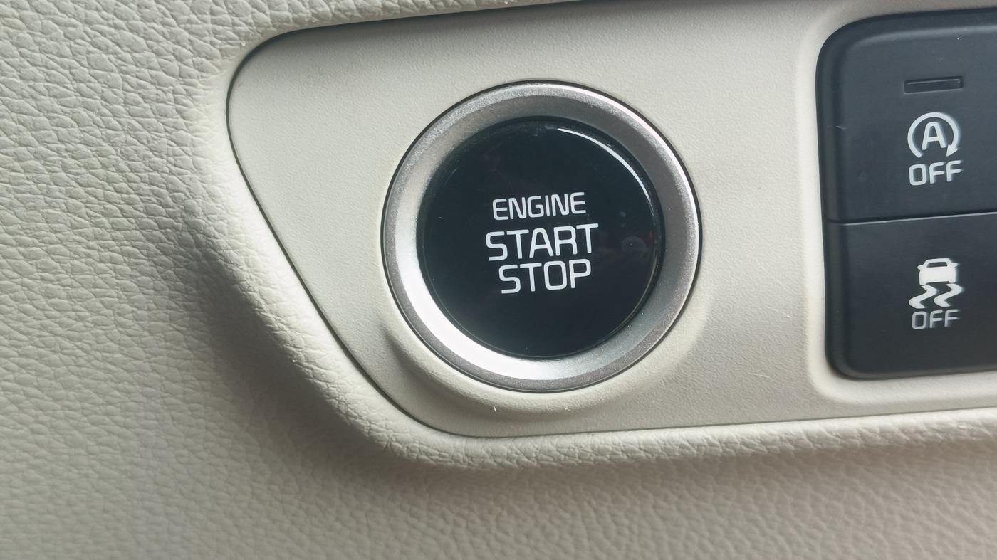 2023 KIA CARENS PRESTIGE PLUS 1.5 PETROL DCT 7 STR, Petrol, Automatic, 15,577 km, Keyless Start/ Stop Button