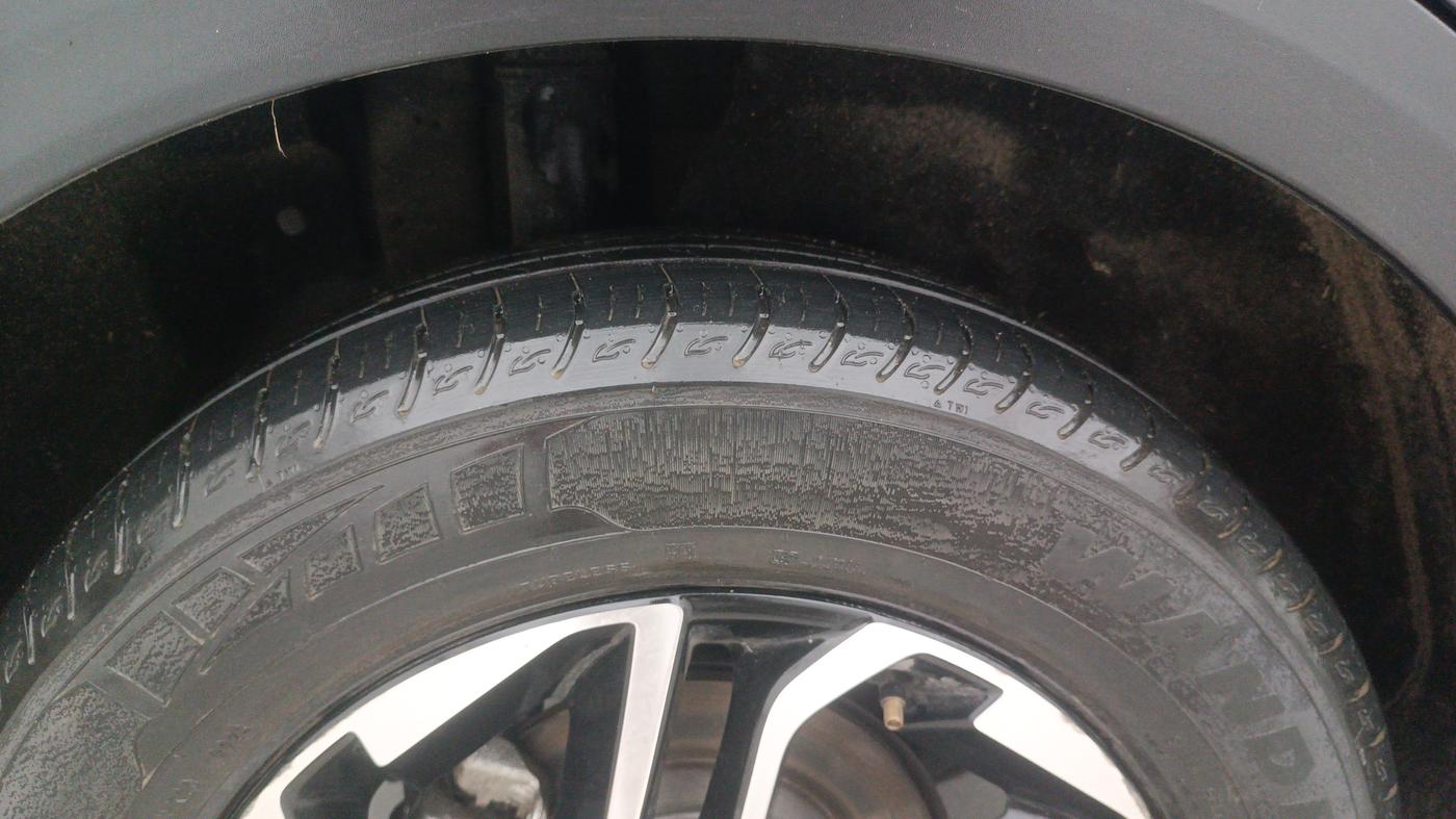 2023 KIA CARENS PRESTIGE PLUS 1.5 PETROL DCT 7 STR, Petrol, Automatic, 15,577 km, Right Rear Tyre Tread