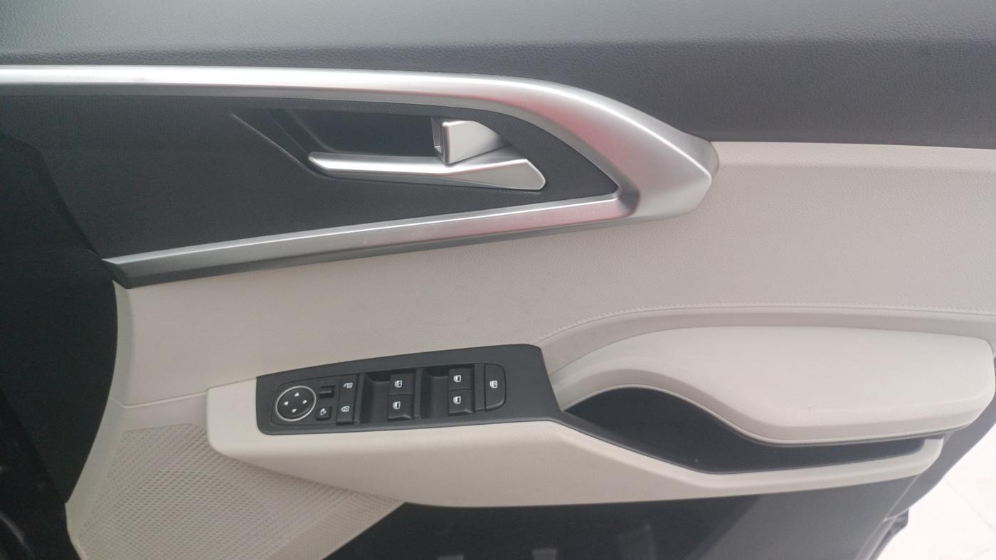 2023 KIA CARENS PRESTIGE PLUS 1.5 PETROL DCT 7 STR, Petrol, Automatic, 15,577 km, Driver Side Door Panels Control